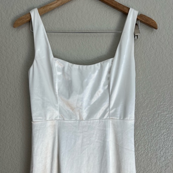 Sensational Promise White Satin Square Neck Mermaid Maxi - Picture 10 of 12